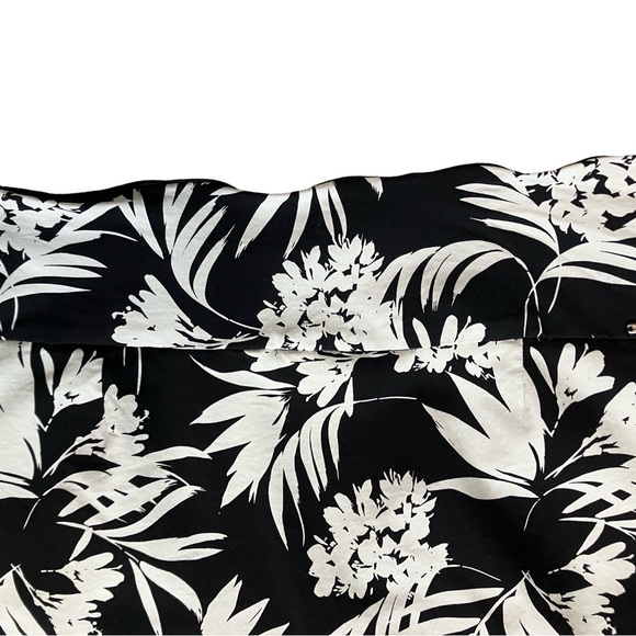 Floral Black and White Skort Size XXL S.C&C0 - Picture 4 of 8